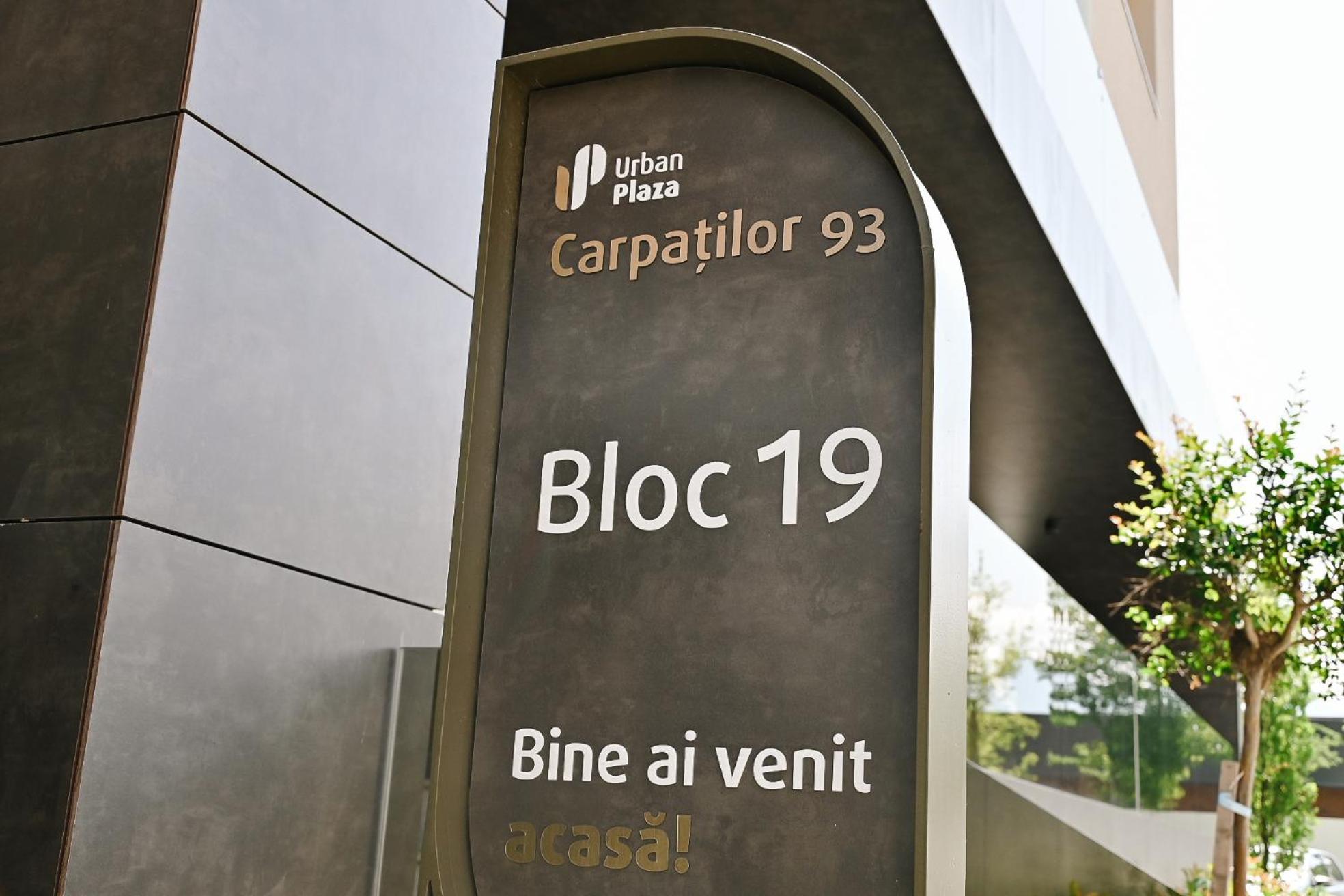 Urban Plaza - Aparthotel Brasov Luaran gambar