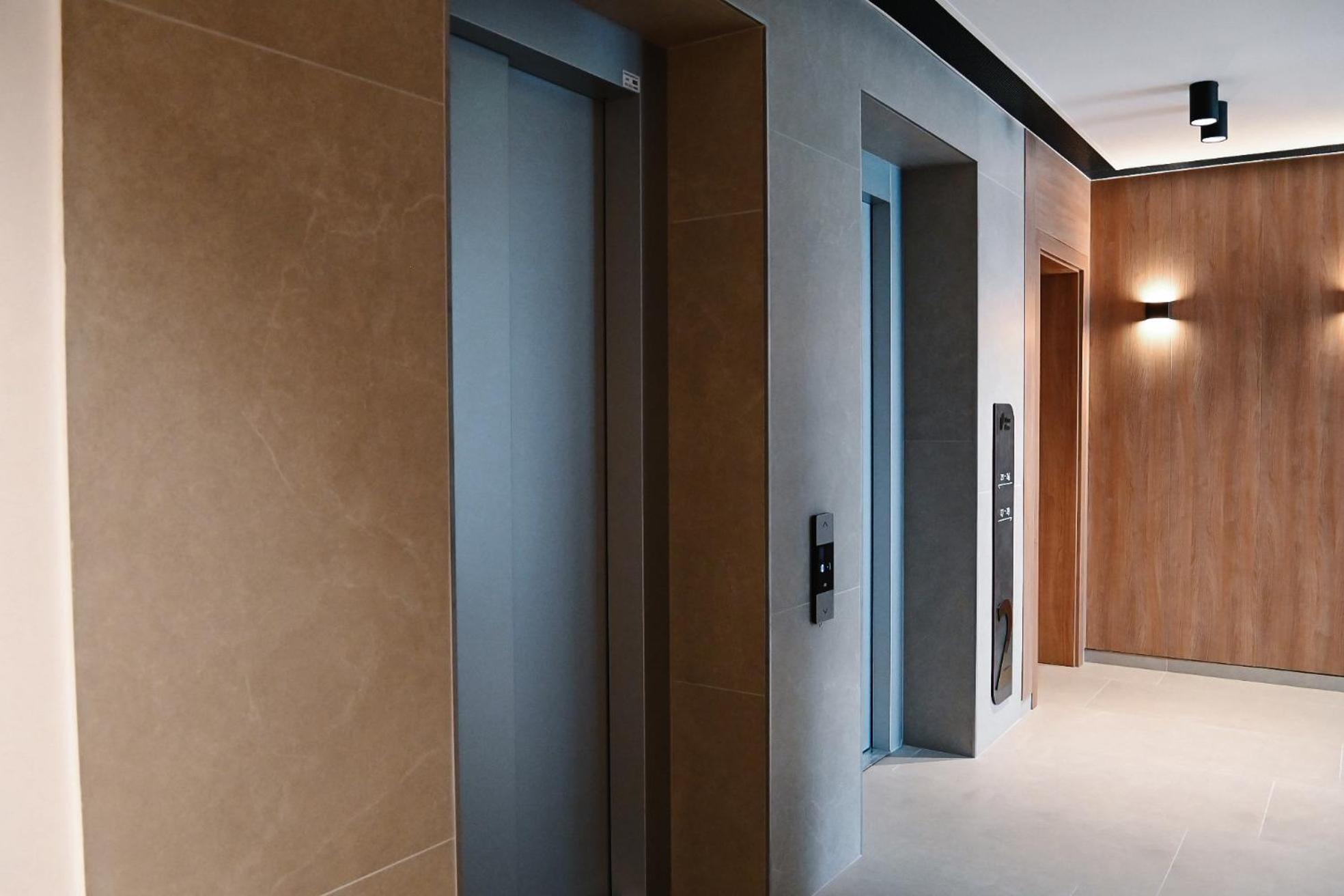 Urban Plaza - Aparthotel Brasov Luaran gambar